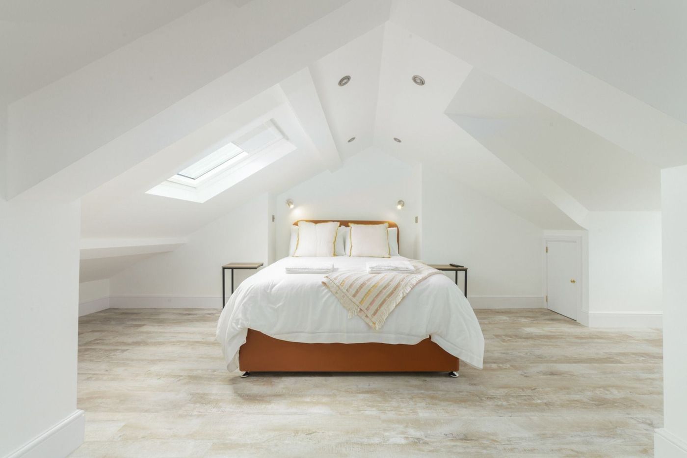 Double bedroom under the eaves